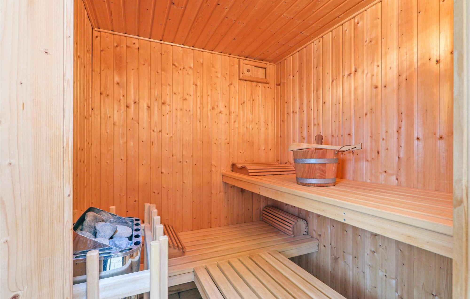 Nice Home In Rechlin With Sauna ภายนอก รูปภาพ